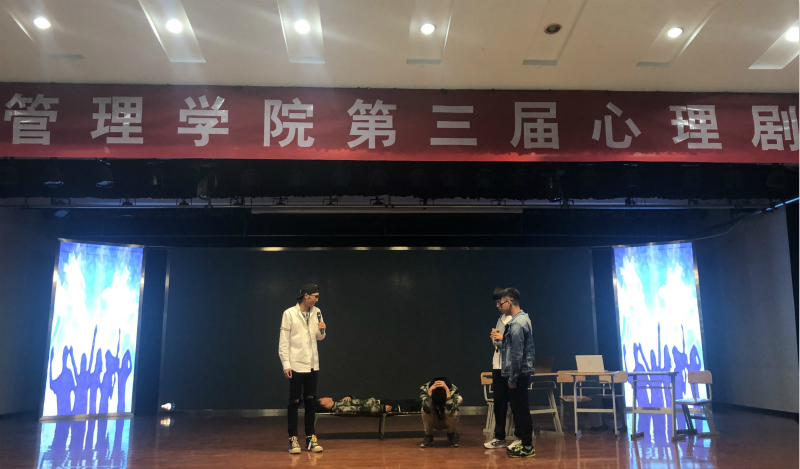 1555501296585748.jpg 心理剧表演_meitu_3.jpg